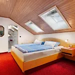 Апартаменти Haus Schoenblick