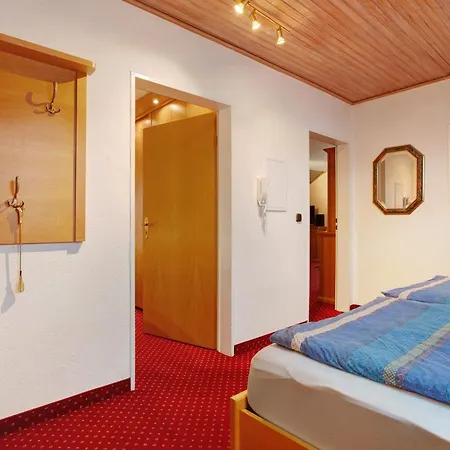 Haus Schoenblick Апартаменти *